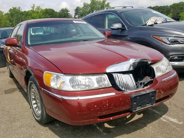 1LNFM83W2WY657286 - 1998 LINCOLN TOWN CAR C MAROON photo 1