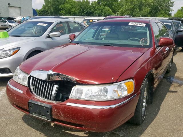 1LNFM83W2WY657286 - 1998 LINCOLN TOWN CAR C MAROON photo 2