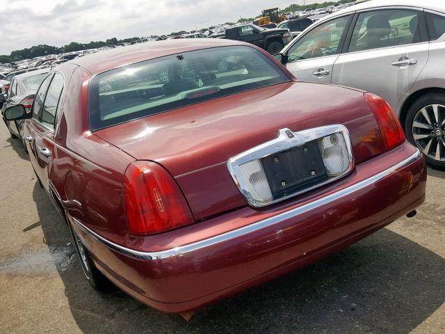 1LNFM83W2WY657286 - 1998 LINCOLN TOWN CAR C MAROON photo 3