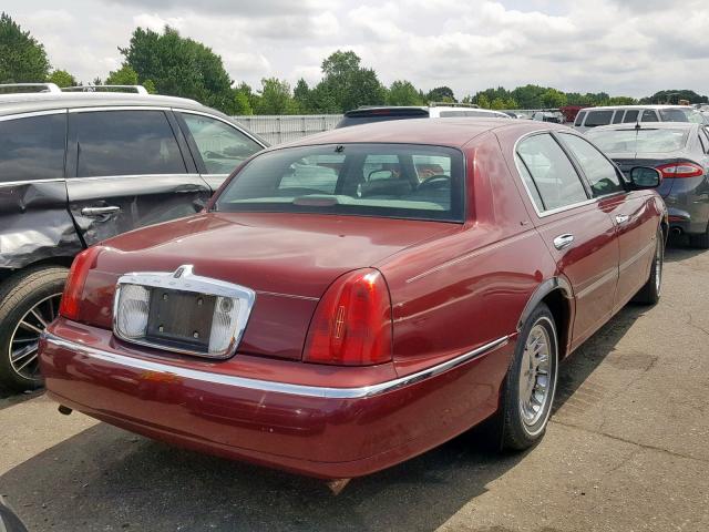 1LNFM83W2WY657286 - 1998 LINCOLN TOWN CAR C MAROON photo 4