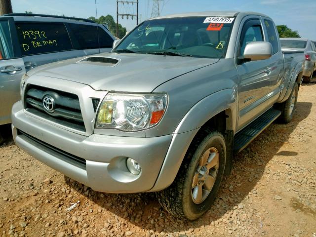 5TETU62N98Z519864 - 2008 TOYOTA TACOMA PRE SILVER photo 2