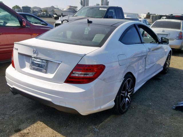 WDDGJ4HB6DG025755 - 2013 MERCEDES-BENZ C 250 WHITE photo 4