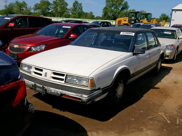 1G3HN54CXL1843806 - 1990 OLDSMOBILE DELTA 88 R WHITE photo 2