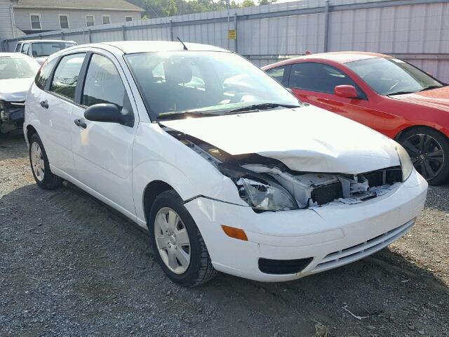 1FAFP37N07W256511 - 2007 FORD FOCUS ZX5 WHITE photo 1