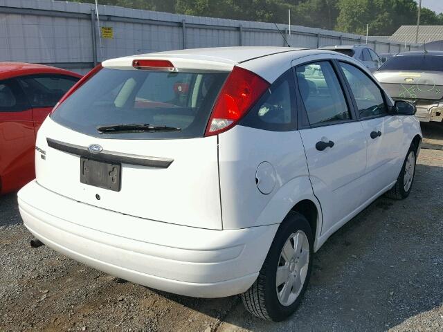 1FAFP37N07W256511 - 2007 FORD FOCUS ZX5 WHITE photo 4