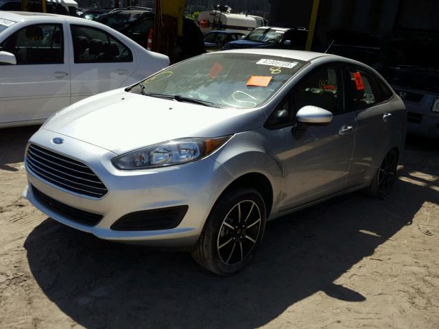 3FADP4BJ8HM165772 - 2017 FORD FIESTA SE SILVER photo 2