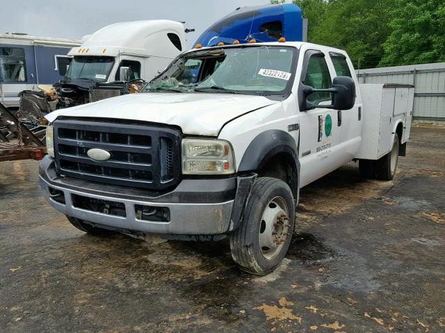 1FDAW56P67EA79610 - 2007 FORD F550 SUPER WHITE photo 2