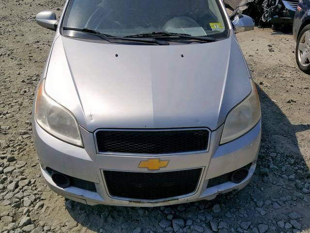 KL1TD66E99B357502 - 2009 CHEVROLET AVEO LS SILVER photo 9