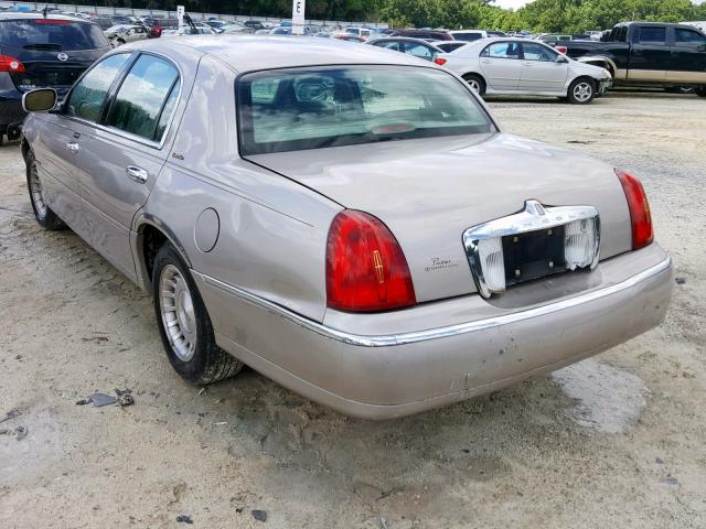 1LNHM81W0XY654058 - 1999 LINCOLN TOWN CAR E BEIGE photo 3