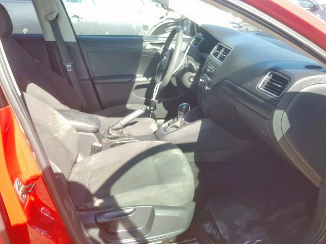 3VW2K7AJ9EM329297 - 2014 VOLKSWAGEN JETTA BASE RED photo 5