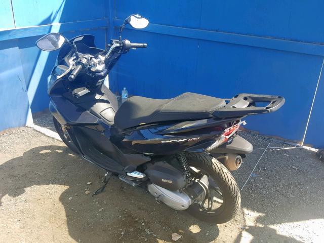 RLHKF1809JY300642 - 2018 HONDA PCX 150 BLACK photo 3