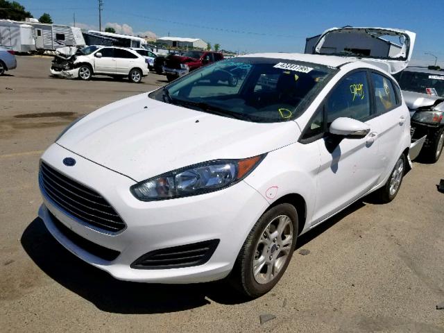 3FADP4EJ6GM155137 - 2016 FORD FIESTA SE WHITE photo 2