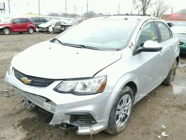 1G1JB5SHXH4174637 - 2017 CHEVROLET SONIC LS 灰色 照片 2