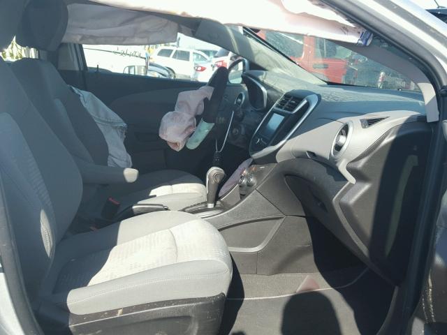 1G1JB5SHXH4174637 - 2017 CHEVROLET SONIC LS 灰色 照片 5