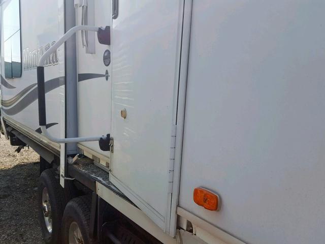 4YDF37222D4701725 - 2013 KEYSTONE MONTANA WHITE photo 7