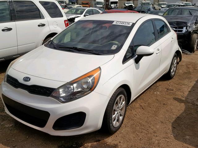 KNADM5A37D6111835 - 2013 KIA RIO LX WHITE photo 2