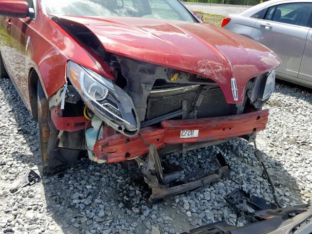 1LNHL9DKXDG607297 - 2013 LINCOLN MKS RED photo 9