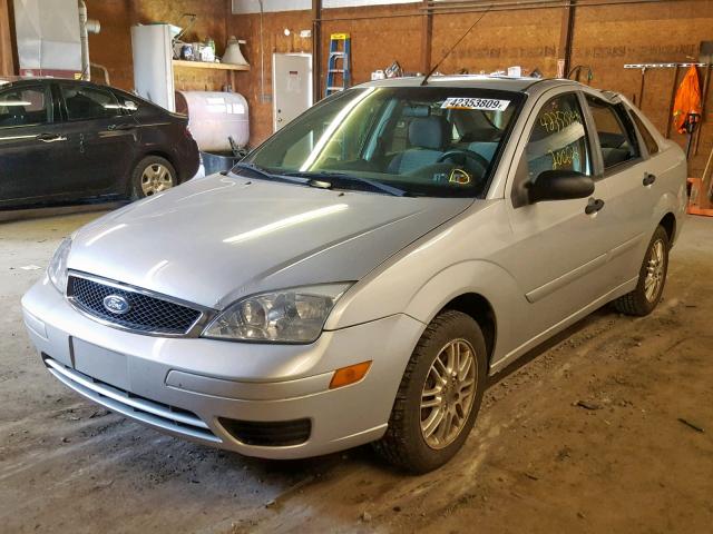 1FAFP34N07W183281 - 2007 FORD FOCUS ZX4 SILVER photo 2