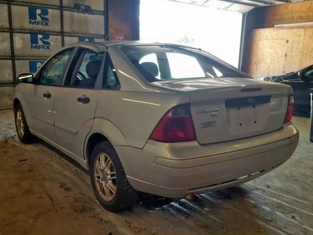 1FAFP34N07W183281 - 2007 FORD FOCUS ZX4 SILVER photo 3