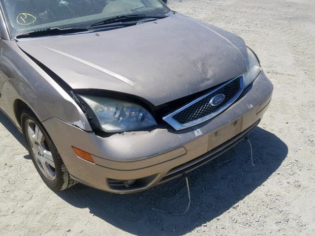 1FAHP34N65W295136 - 2005 FORD FOCUS ZX4 GOLD photo 9