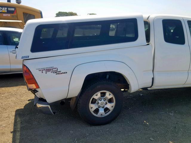 5TETU62NX8Z565736 - 2008 TOYOTA TACOMA PRE WHITE photo 9