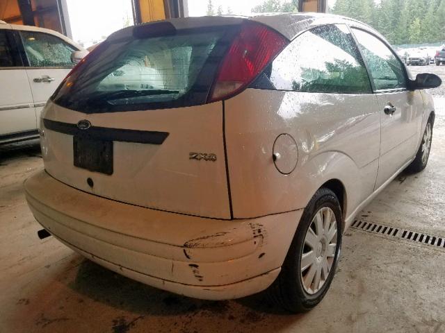 3FAFP31N05R159468 - 2005 FORD FOCUS ZX3 WHITE photo 4