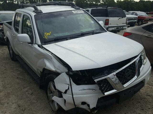 1N6AD07U28C415197 - 2008 NISSAN FRONTIER C WHITE photo 1