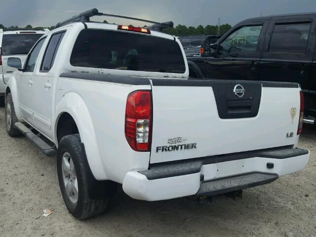 1N6AD07U28C415197 - 2008 NISSAN FRONTIER C WHITE photo 3