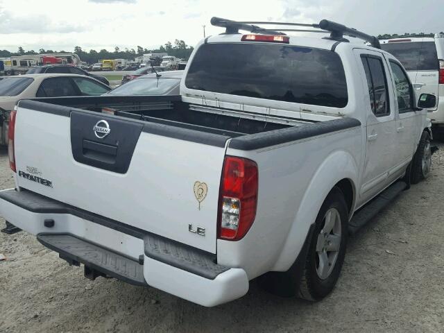 1N6AD07U28C415197 - 2008 NISSAN FRONTIER C WHITE photo 4