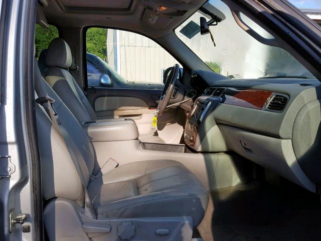 1GNSKDFJ0BR164669 - 2011 CHEVROLET TAHOE HYBR SILVER photo 5