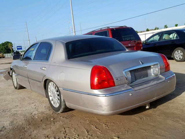 1LNHM82WX3Y621061 - 2003 LINCOLN TOWN CAR S GRAY photo 3