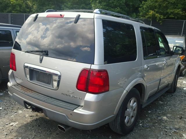 5LMFU28R44LJ39476 - 2004 LINCOLN NAVIGATOR Күміс фото 4