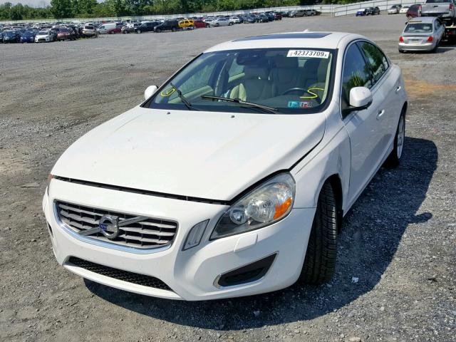 YV1622FS2C2126761 - 2012 VOLVO S60 T5 WHITE photo 2