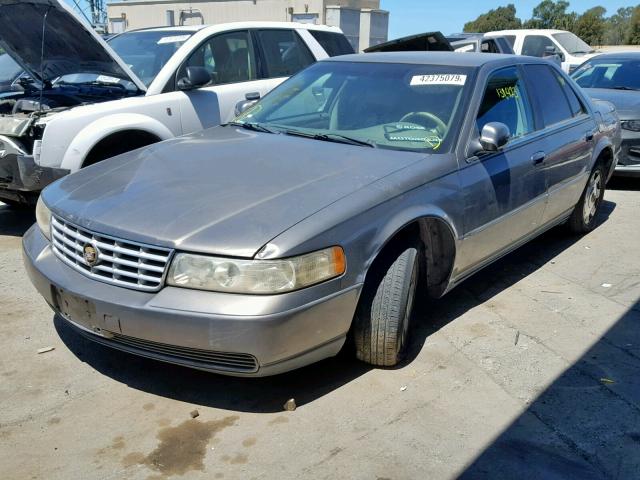 1G6KS54Y5WU926415 - 1998 CADILLAC SEVILLE SL GOLD photo 2