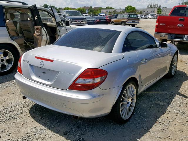 WDBWK54F36F076493 - 2006 MERCEDES-BENZ SLK 280 SILVER photo 4