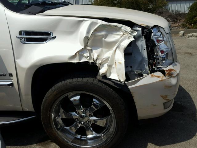 1GYFK26279R224393 - 2009 CADILLAC ESCALADE E WHITE photo 9