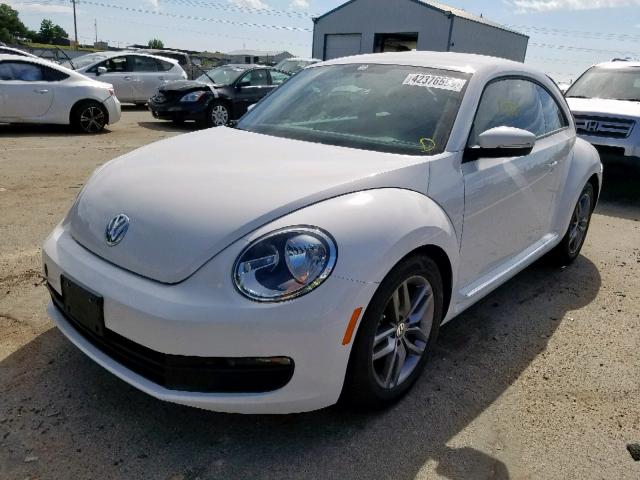 3VWJP7AT7CM622028 - 2012 VOLKSWAGEN BEETLE WHITE photo 2