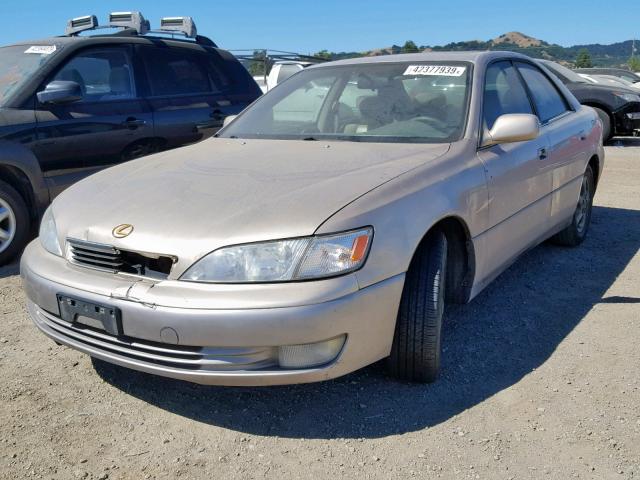 JT8BF22G0V5003132 - 1997 LEXUS ES 300 GOLD photo 2