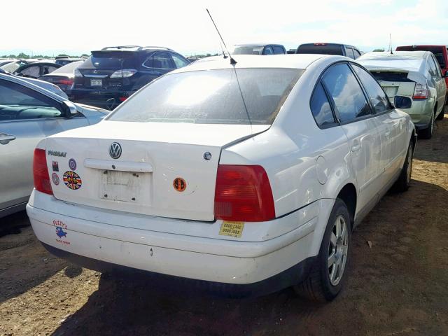 WVWMA23B7YP229253 - 2000 VOLKSWAGEN PASSAT GLS WHITE photo 4