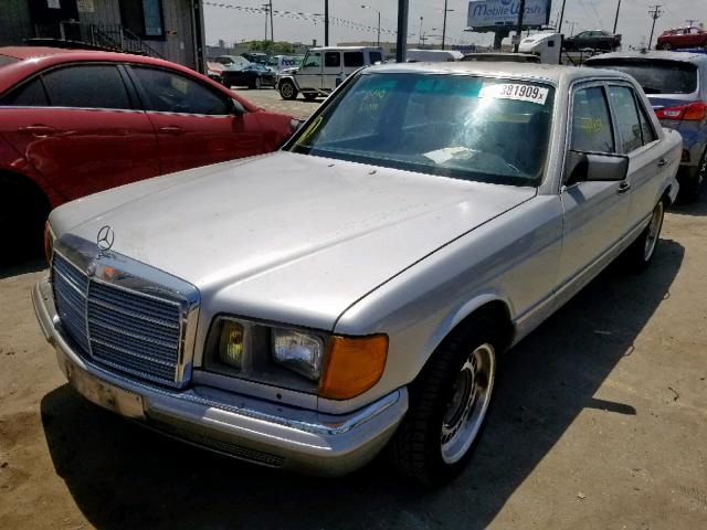 WDB12603212039443 - 1983 MERCEDES-BENZ 300E SILVER photo 2