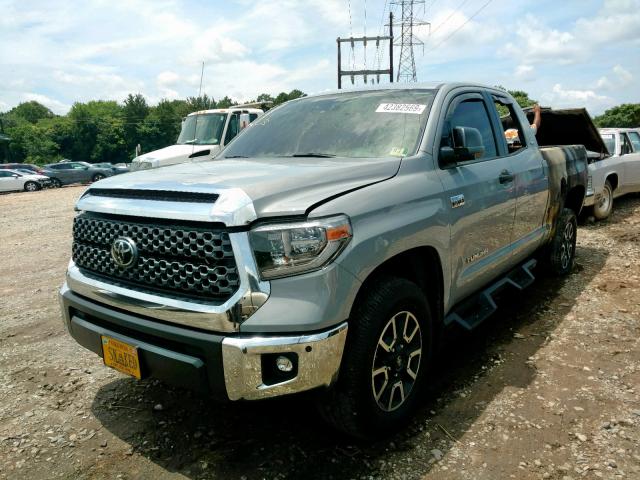 5TFUY5F1XJX697337 - 2018 TOYOTA TUNDRA DOU BLUE photo 2