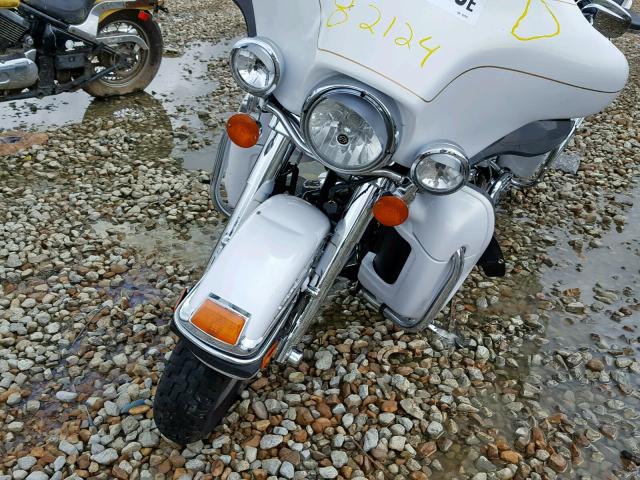1HD1FC4108Y632435 - 2008 HARLEY-DAVIDSON FLHTCUI WHITE photo 9
