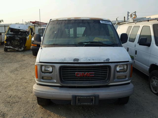 1GTHG39R911189759 - 2001 GMC SAVANA G35 WHITE photo 9