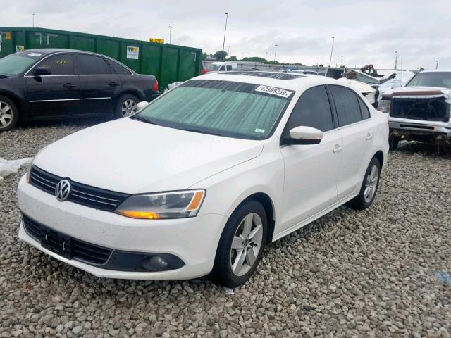 3VWLL7AJ6CM364975 - 2012 VOLKSWAGEN JETTA TDI WHITE photo 2