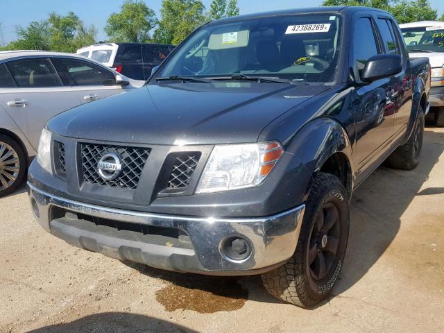 1N6AD0EV5AC445831 - 2010 NISSAN FRONTIER C GRAY photo 2