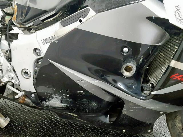 JS1GW71A452110357 - 2005 SUZUKI GSX1300 RK BLACK photo 12