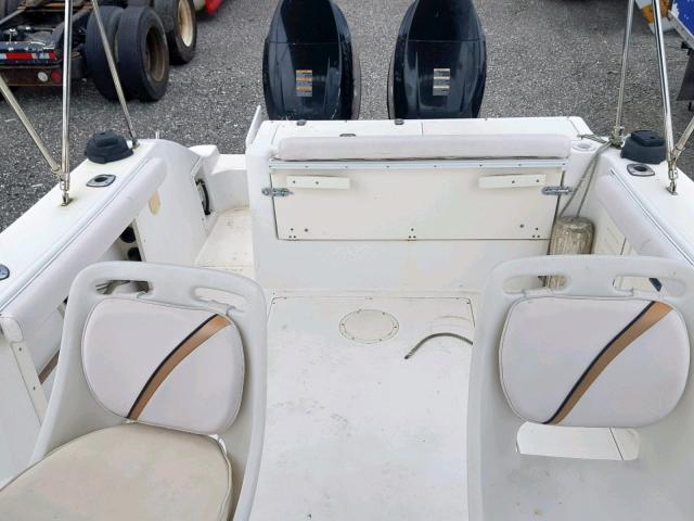 MRKCA210J001 - 2001 MAKO BOAT WHITE photo 6