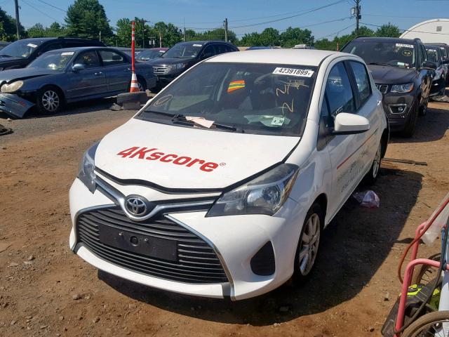 VNKKTUD36FA038600 - 2015 TOYOTA YARIS WHITE photo 2