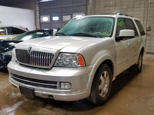 5LMFU28546LJ09961 - 2006 LINCOLN NAVIGATOR SILVER photo 2