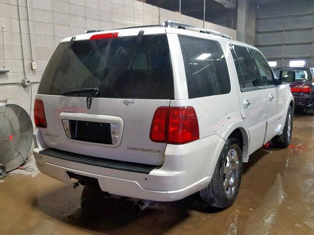 5LMFU28546LJ09961 - 2006 LINCOLN NAVIGATOR SILVER photo 4